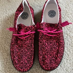 Simply Southern hot pink/black slip-on shoes